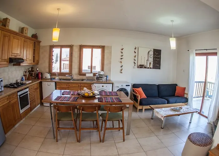 Vila Royal Oak House By Trulycyprus *