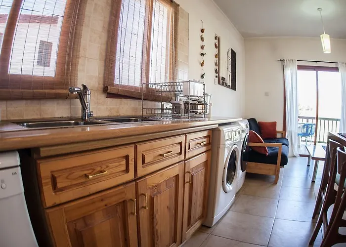 ヴィラ Royal Oak House By Trulycyprus