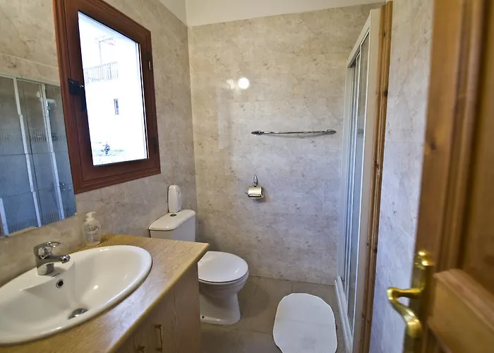 Vila Royal Oak House By Trulycyprus *